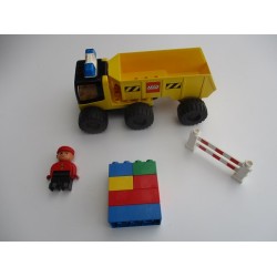 Duplo 2808 camion benne travaux chauffeur et briques Légo